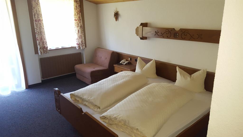 Hotel Garni Warth  Buitenkant foto